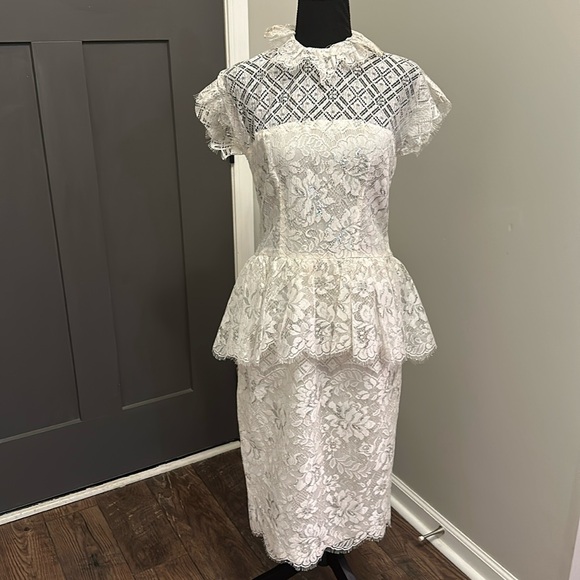Alberto Manuell Dresses & Skirts - Alberto Manuell Vintage If Lace Could Talk Dress (Sz 10)